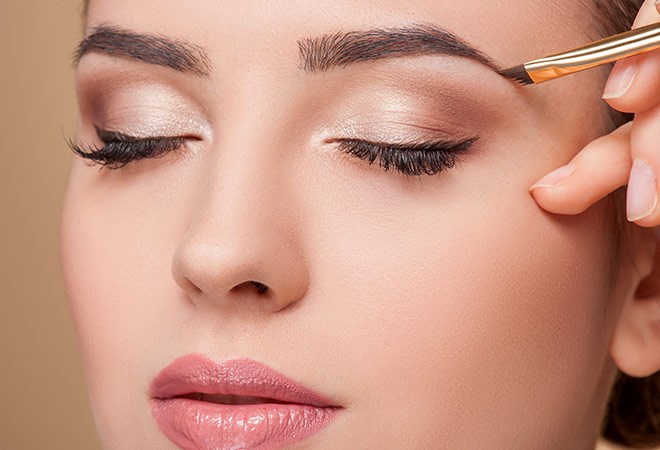 14 Makeup Tricks For Small Eyes